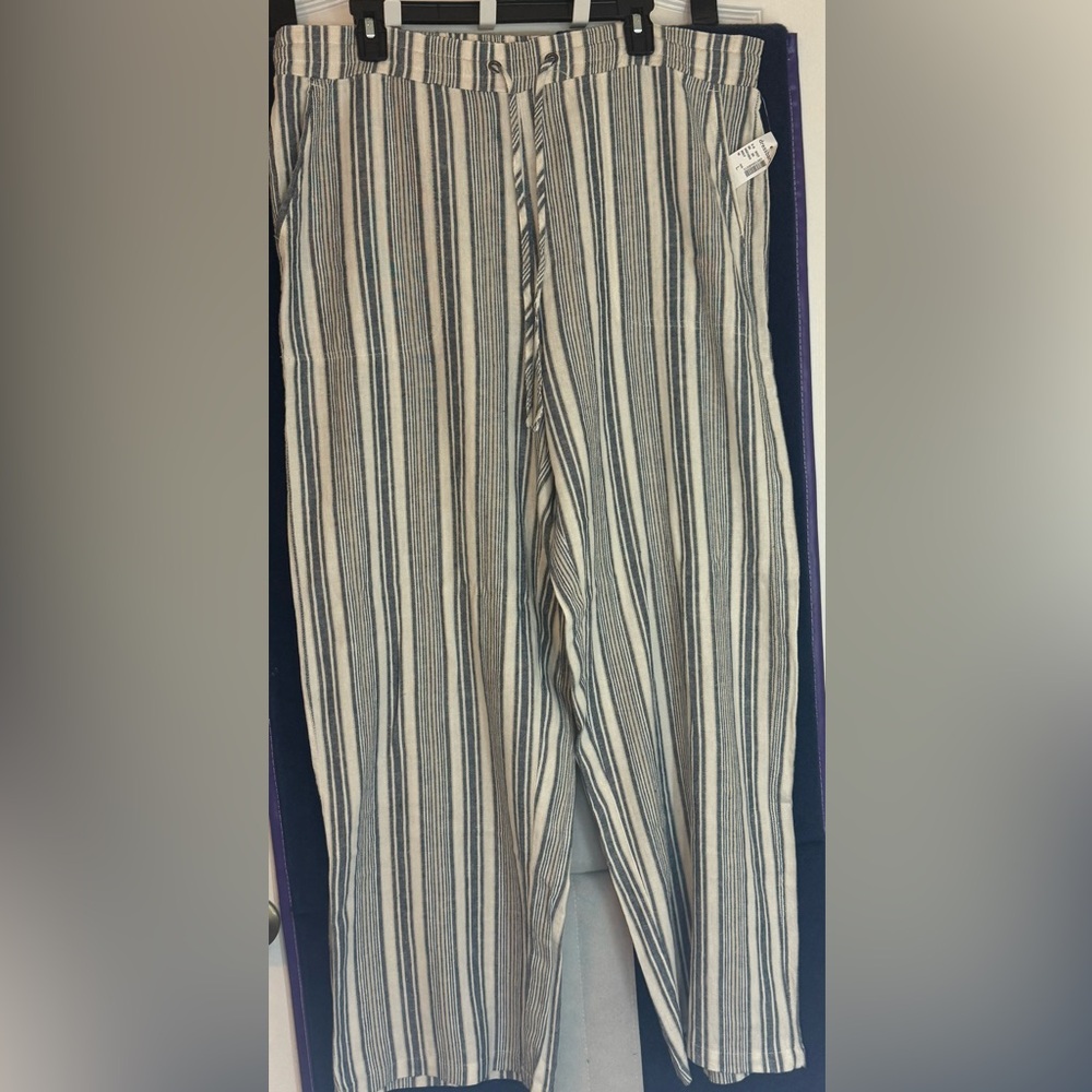 Dressbarn Westport NWT
Striped Linen Wide Leg Pants
Large